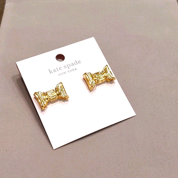NEW Kate Spade All Wrapped Up Bow Studs in Gold - Picture 5 of 11